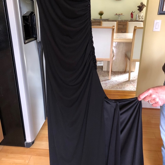 Like-New Shelli Segal One Shoulder Black Gown - Picture 8 of 9